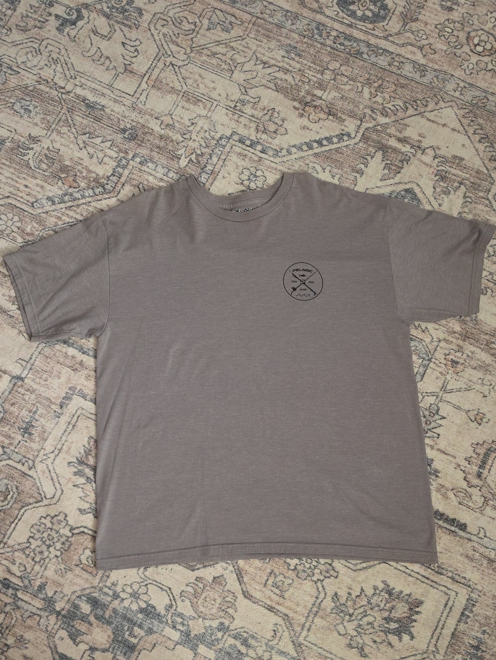 Pelagic Men's Size XL Crew Neck Tee in Gray with Small Chest Logo. Nice